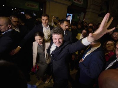 Proeuropeo centrista gana tensa contienda presidencial de Rumania sobre nacionalista de ultraderecha
