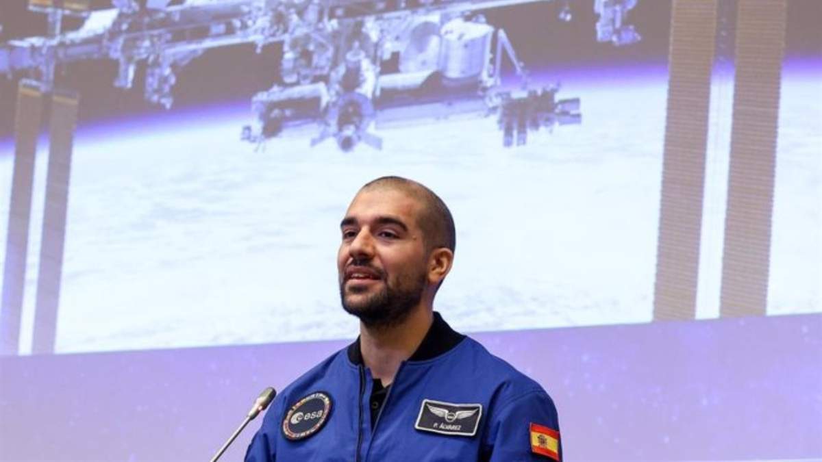 El astronauta de carrera de la ESA, Pablo Álvarez, visita el Centro Europeo de Astronomía Espacial (ESAC), a 17 de diciembre de 2024, en Madrid (España)