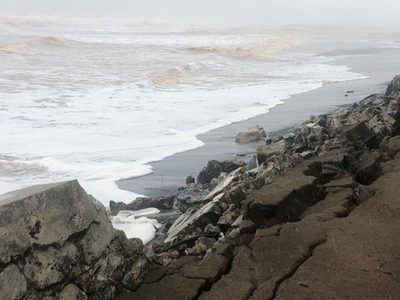 Huracán “Nora” causa daños y desborda el río Chuquiapan en Michoacán