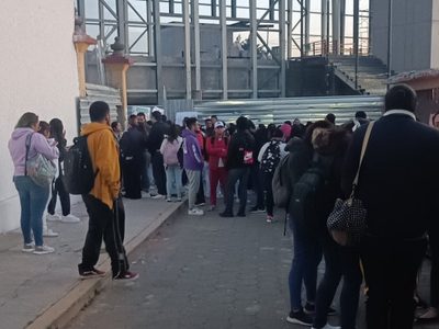Alumnos de la Universidad de la Salud protestan por seguridad y certeza sobre su titulación