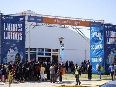 La Feria del Libro en Neuquén es un éxito: Mariano Gaido anunció que durará un día más