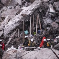 Localizan "material genético humano" en área del cerro del Chiquihuite que se desgajó