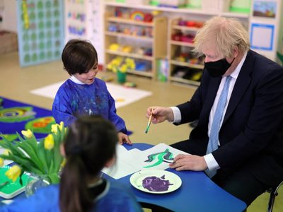 Boris Johnson se vacunará este viernes contra el covid-19 con dosis de AstraZeneca