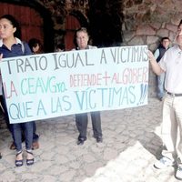 Acusan a Astudillo por excluir a familiares de desaparecidos de programa federal de búsqueda