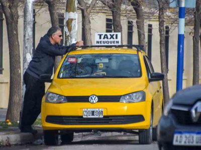 Taxistas contra Uber: aseguran que hace 10 años no se dan licencias de taxis