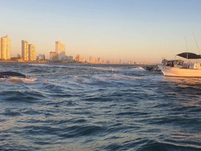 Paseo en yate termina mal: la embarcación se hundió en playa de Mazatlán