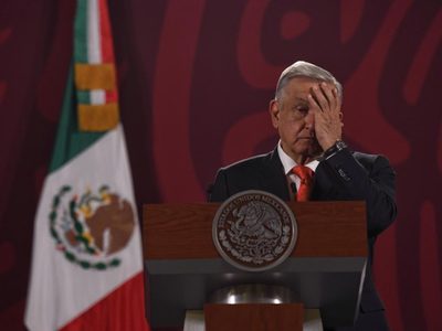 Escandaloso, que INE quiera limitar la libertad de expresión de periodistas en redes: AMLO