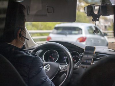 Ante incremento de tarifas de Uber y DiDi, Sheinbaum instruye a la Semovi revisar regulación