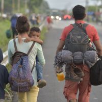 Familias migrantes "huyen" de Oaxaca hacia Veracruz para desmarcarse de "infiltrados"