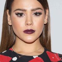 ¡Se filtró! Danna Paola protagonizó una romántica escena con Ester Expósito. ¡Incluía beso!