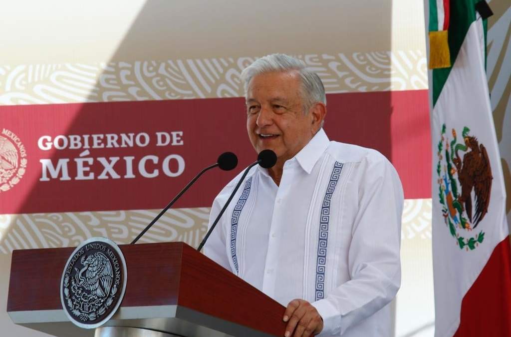 “Apoyarnos en dos instituciones que son pilares del Estado mexicano, que nos han ayudado mucho para cumplir con nuestra responsabilidad de gobierno”, indicó el presidente López Obrador.