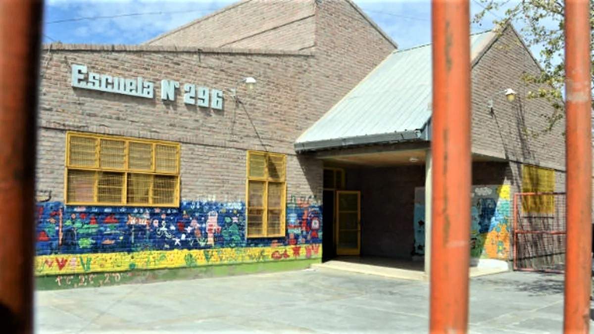 Escuela 296, del barrio Canal V. Fuente: (LMNequén)