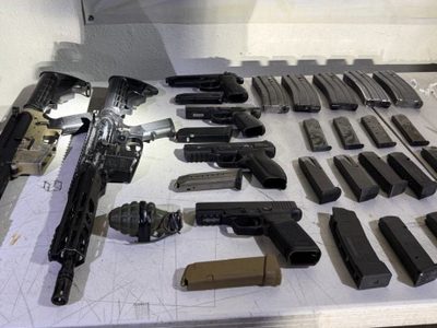 Aseguran armas, drogas y cientos de miles de pesos en penal de Culiacán
