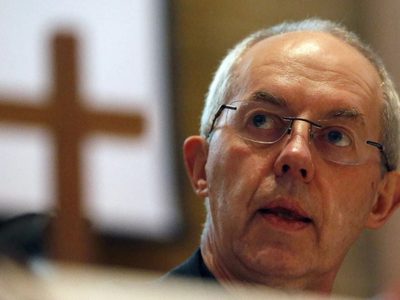 Líder de la iglesia anglicana renuncia por manejo de escándalo de abuso sexual