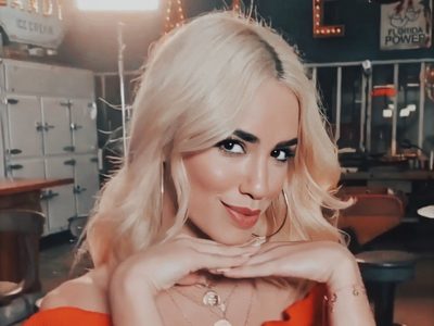 Lali Espósito, a los besos en plena ceremonia de los Martín Fierro