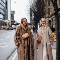 El abrigo que destrona a las clásicas parkas en invierno: así podés combinarlo