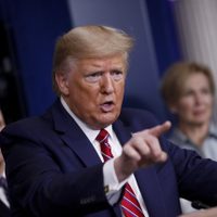 Trump insiste con que los deportes vuelvan rápidamente pese al coronavirus