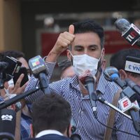 Crecen las sospechas: allanan la casa y el consultorio de Leopoldo Luque, el médico de Maradona