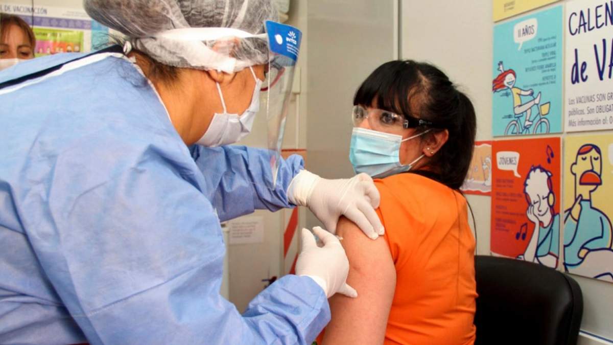 Campaña de vacunación contra el coronavirus en la Provincia de Neuquén. Fuente: (Twitter)