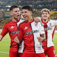 Les dio buena suerte: el exjugador de River que acompañó al plantel en el triunfo frente a Barcelona en Ecuador