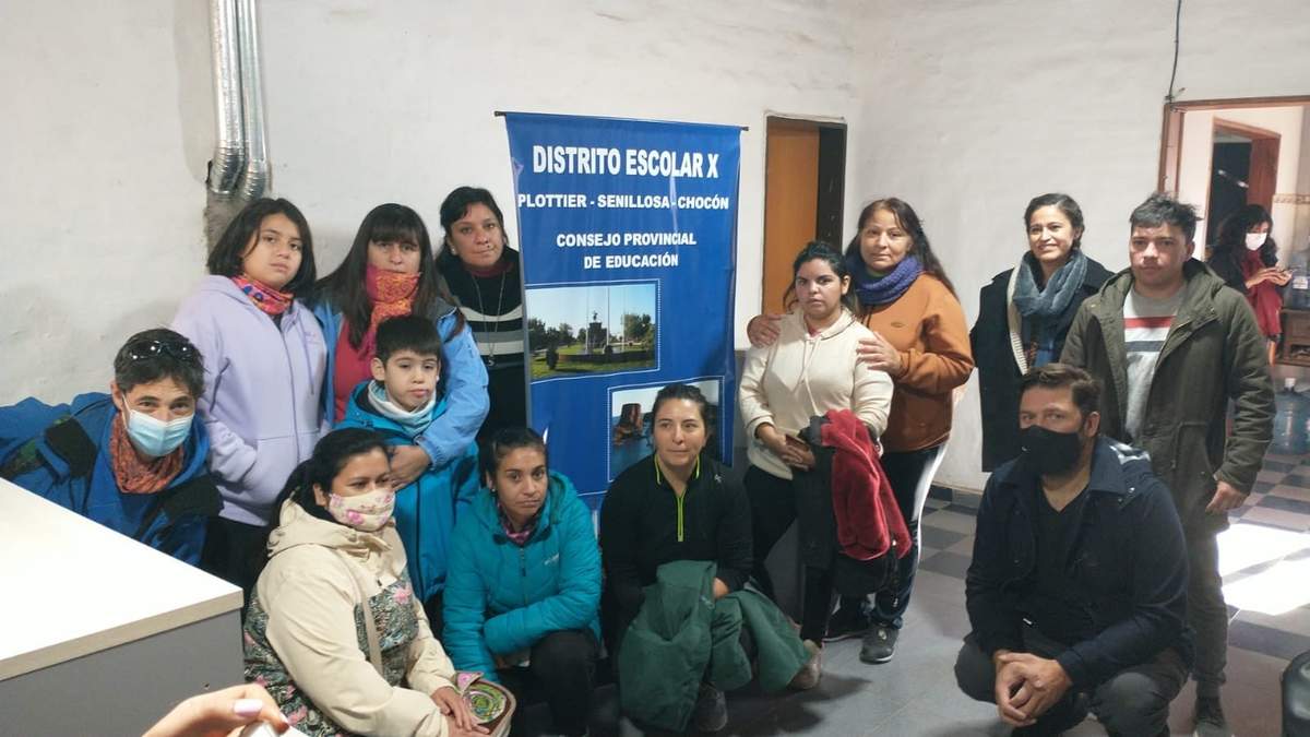 El mes pasado tomaron las instalaciones del colegio y hoy el Distrito X. Fuente: (Facebook)