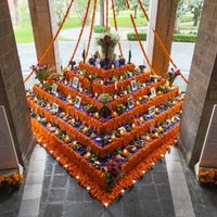 Ofrenda por el Día de Muertos en Palacio Nacional está dedicada a las heroínas de la patria (Video)