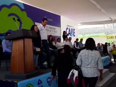 Abuchean al gobernador de Querétaro: ¡el transporte es una basura!, le dicen (video)