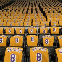 Impactante homenaje a Kobe Bryant en el Staples Center