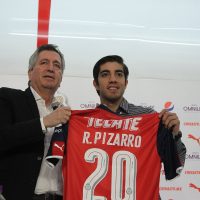 Chivas presenta a Rodolfo Pizarro; 'vengo a sudar la camiseta”, dice el mediocampista