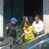 Rescatan a mujer mayor brutalmente golpeada por la novia de su hija