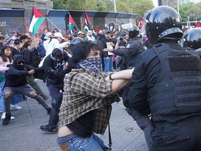 Encapuchados causan destrozos durante marcha en apoyo a Palestina (Video)