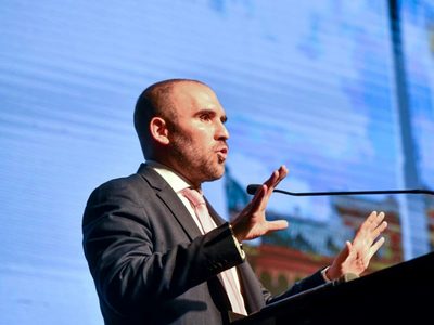 Martín Guzmán adelantó un canje de bonos como método de refinanciamiento