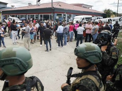 Armas, machetes y fuego: suben a 46 las reclusas muertas en motín en Honduras