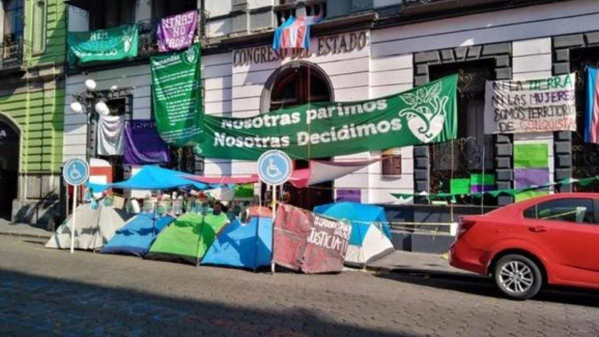 Congreso local tomado por feministas