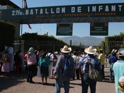 Dictan auto de formal prisión contra 8 militares por caso de los 43 normalistas de Ayotzinapa