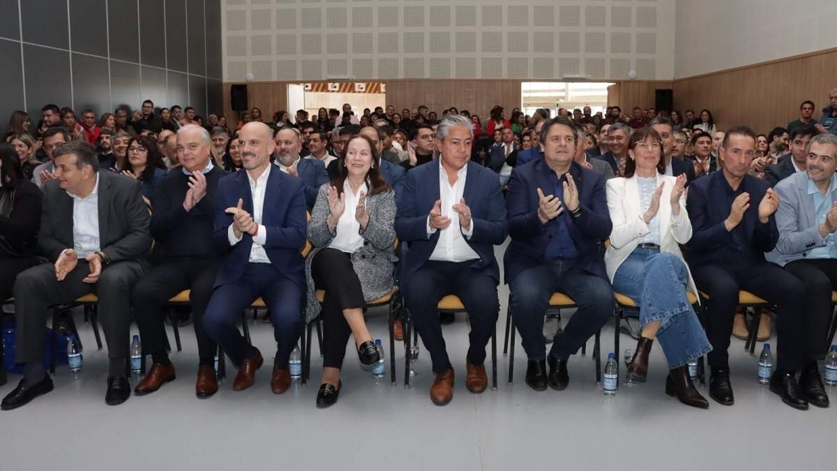 El gobernador Figueroa hizo el anuncio en un acto desarrollado en el Centro de Convenciones Domuyo. Fuente (Neuquén Informa)