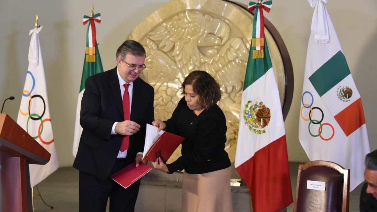 El canciller y María José Alcalá, presidenta del Comité Olímpico Mexicano