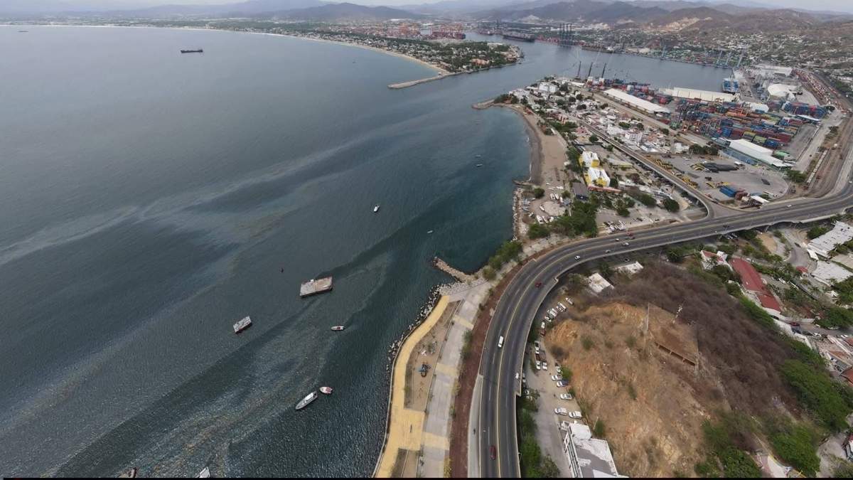 La mancha de hidrocarburos en Manzanillo