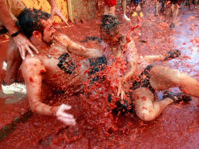 Lo que debe saber sobre la "Tomatina" de España, la batalla callejera de tomates que cumple 80 años