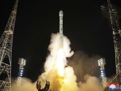 Seúl dice que el apoyo de Rusia pudo permitir el lanzamiento del satélite espía norcoreano