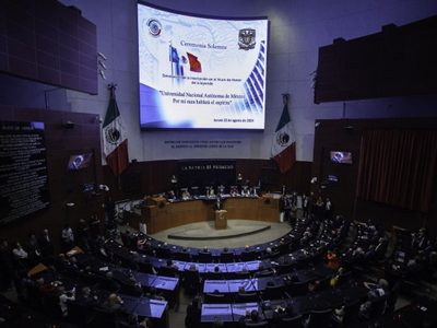 Con letras doradas, la UNAM ya está inscrita en muro de honor del Senado