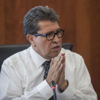 Continuará el trámite legislativo para frenar las comisiones bancarias: Monreal