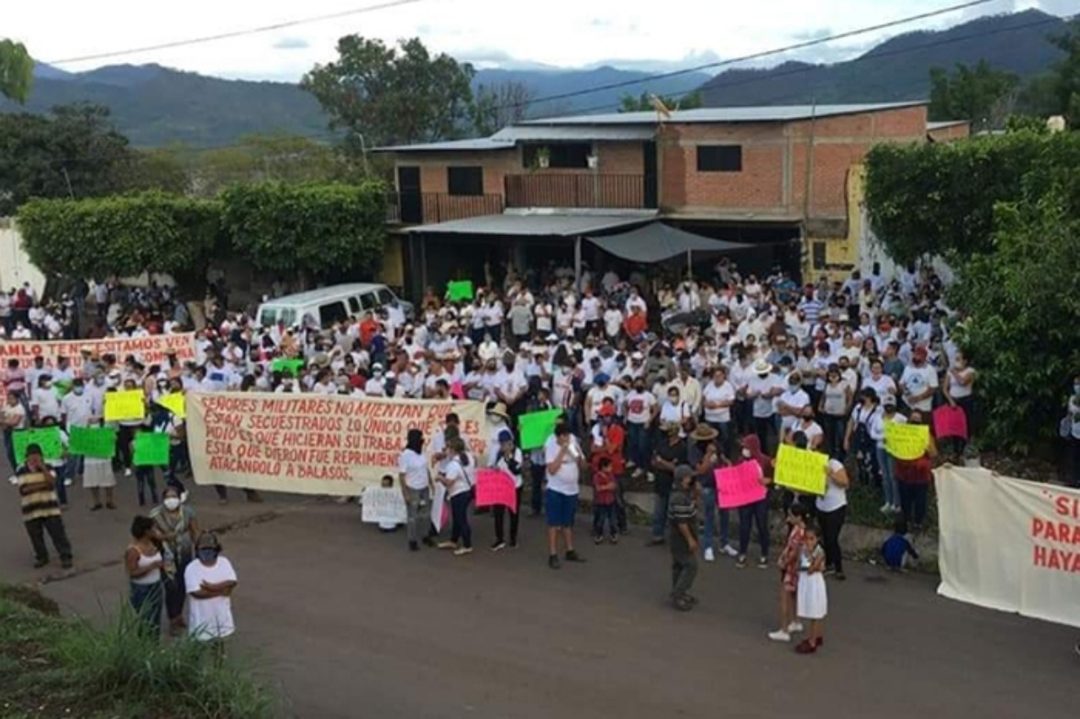 Aguililla-manifestacion