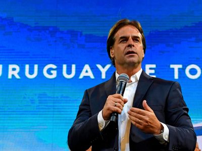 Uruguay anuncia la compra de vacunas contra el coronavirus a China