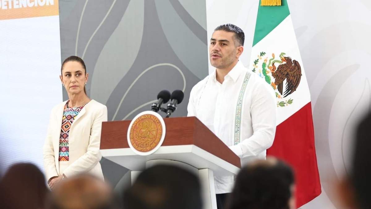 El secretario de Seguridad, Omar García Harfuch, con la presidenta Claudia Sheinbaum en Sinaloa, el viernes 27 de febrero de 2025