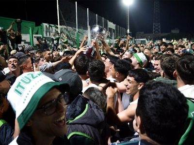 Ituzaingó ascendió a la Primera B Metropolitana al ganarle al Barracas histórico