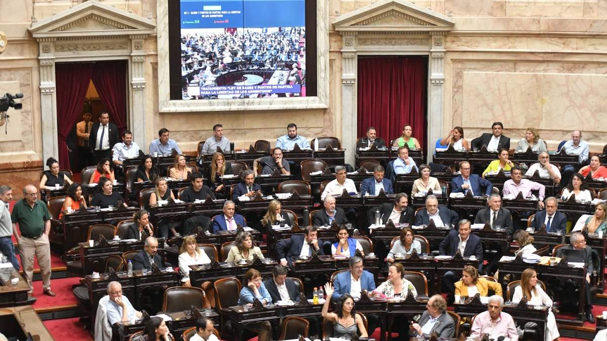 El Gobierno modificó la Ley de Bases en busca de su aprobación. Fuente: (Twitter)