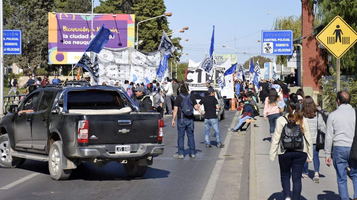Manifestación y corte de las organizaciones sociales. Fuente: (Twitter)