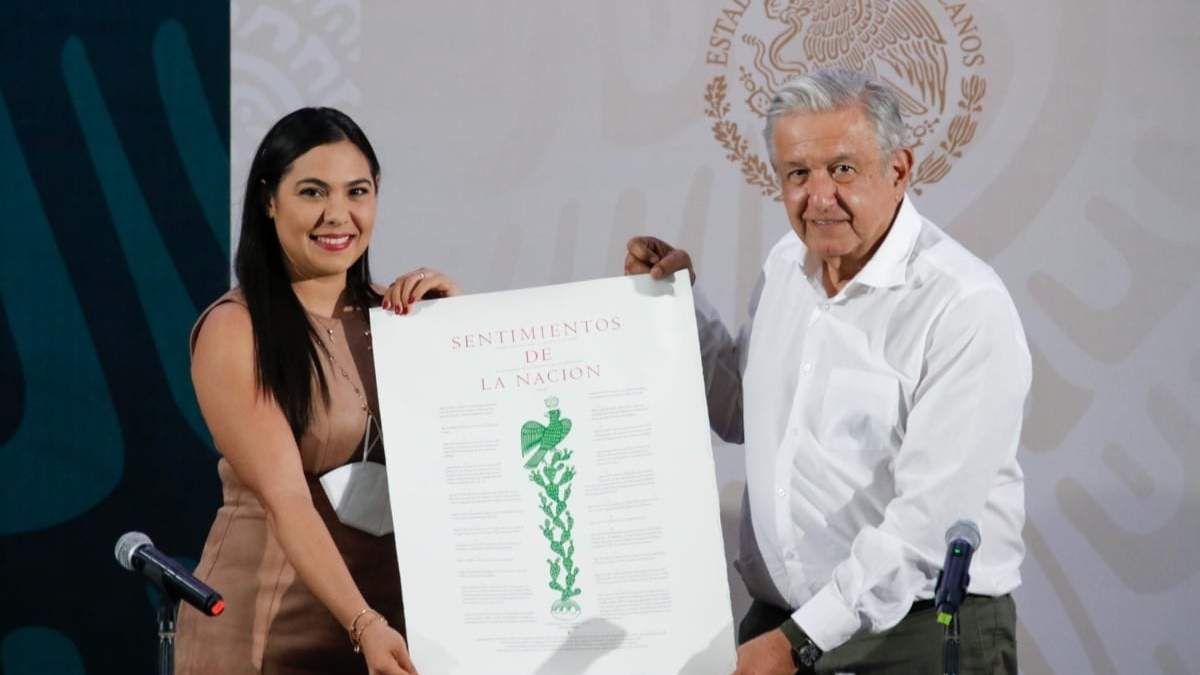 El presidente López Obrador con la gobernadora de Colima, Indira Vizcaino