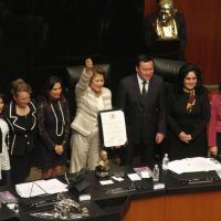 Senado entrega presea 'Elvia Carrillo Puerto” a la feminista Gloria Ramírez Hernández